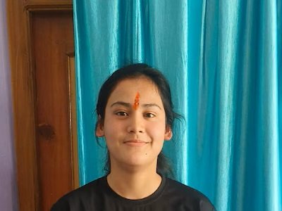 हाईस्कूल की टॉपर प्रियांशी रावत