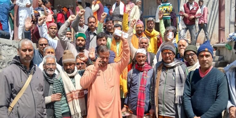Ground Report : बद्रीनाथ में मास्टर प्लान से प्रभावितों ने किया प्रदर्शन, कहा- पहले मुआवजा फिर शुरू हो निर्माण कार्य