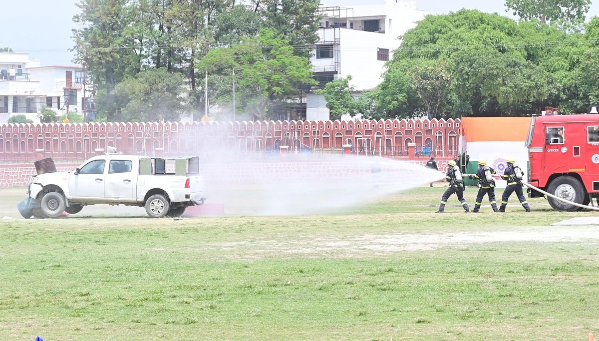 अग्निशमन एवं आपात सेवा के जवान… जिन्होंने Uttarakhand की 53 हजार करोड़ रुपये से अधिक की संपत्तियों को जलने से बचाया है