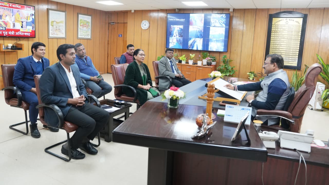 मुख्य सचिव ने रेलवे परियोजनाओं और हरिद्वार कुंभ 2027 के लिए दिए सख्त निर्देश