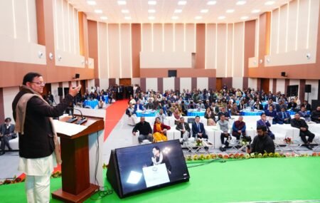 विजन 2047 के लिए ठोस और समयबद्ध रोडमैप तैयार करें अधिकारी : मुख्यमंत्री धामी