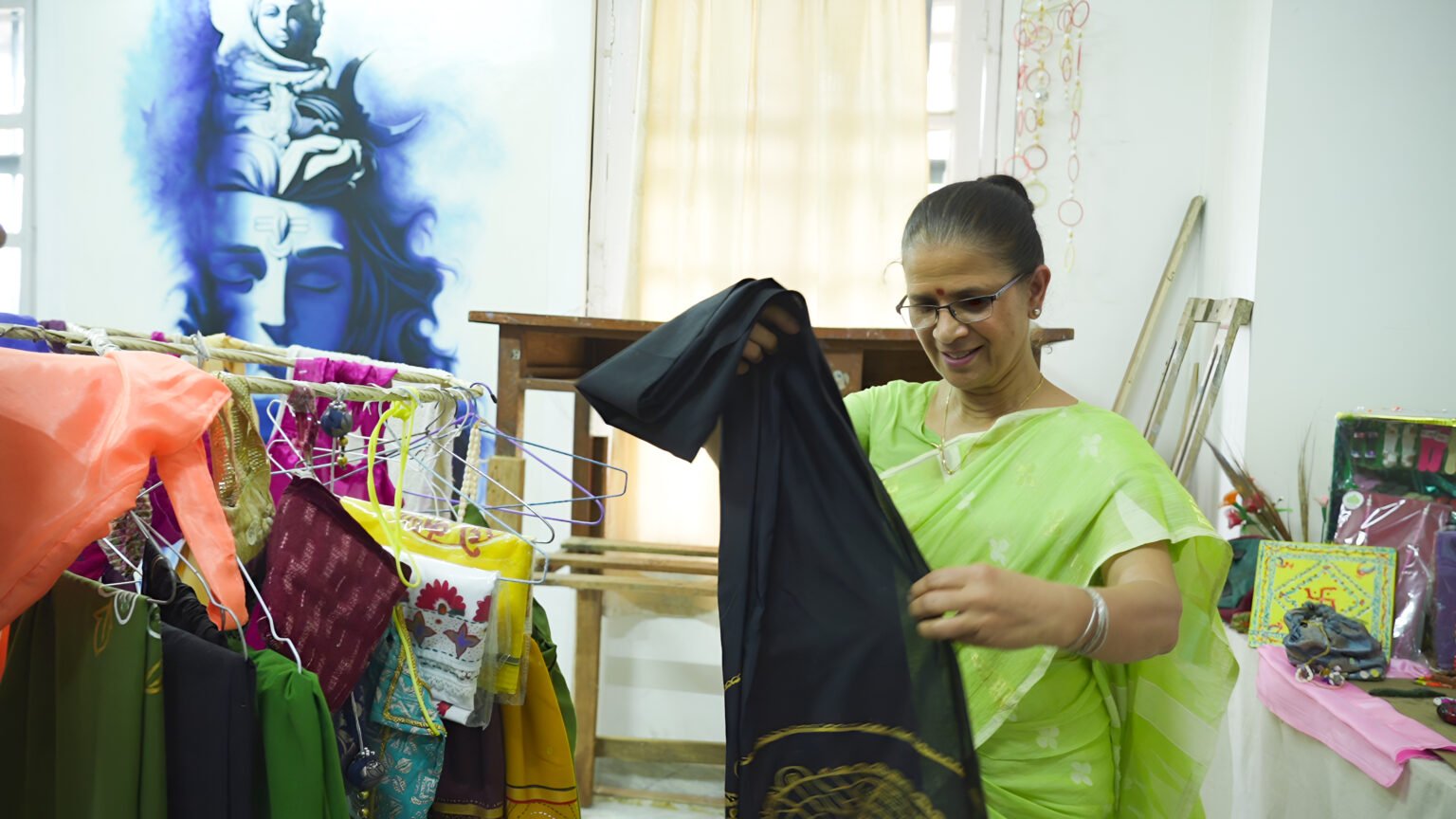 गिरिबाला जुयाल… 12 साल से रोज जाती हैं जेल…ताकि सुधर कर बाहर आएं बंदी