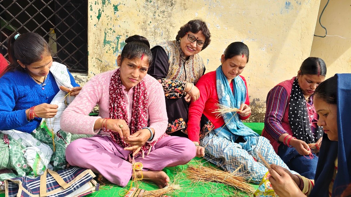 मंजू शाह … पिरुल से परवाज़