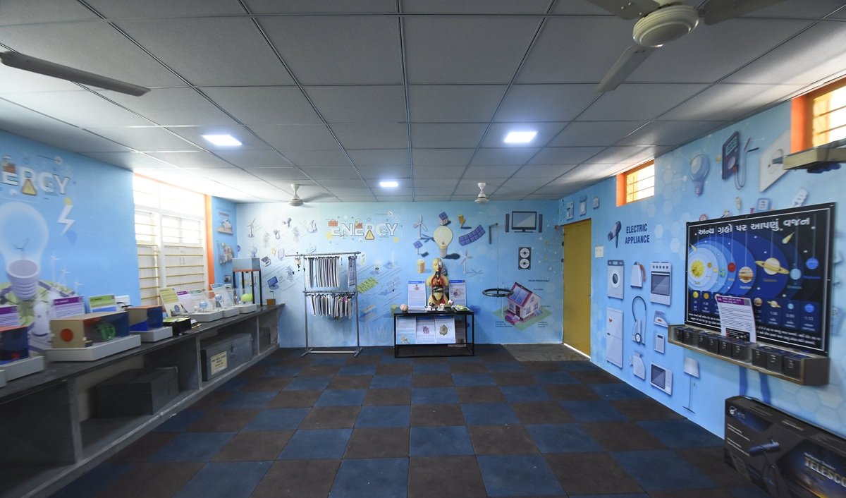 Uttarakhand में बनेंगे 50 स्मार्ट स्कूल, शिक्षा व्यवस्था में आएगा बड़ा बदलाव