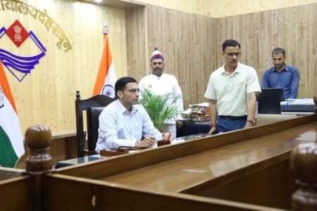 एटीएस कॉलोनी में दबंग बिल्डर पर डीएम का बड़ा एक्शन