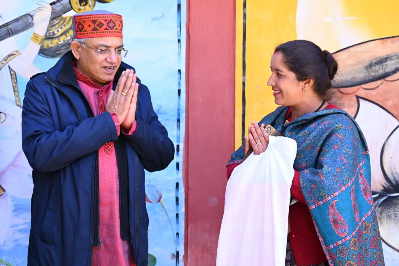 SIR : सीमांत बूथों तक पहुंचे मुख्य निर्वाचन आयुक्त, हर्षिल की बीएलओ मिंटो देवी के कार्य की सराहना