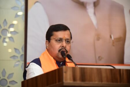 प्रवास के अंतिम दिन बूथ पर पहुंचे भाजपा अध्यक्ष नितिन नवीन , लिया फीडबैक
